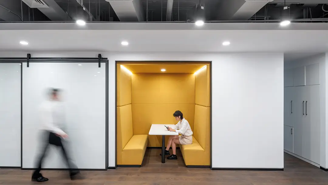Diseñar para la atención: Espacios que compiten contra la distracción